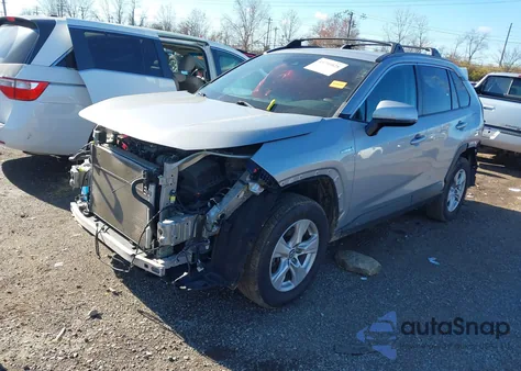 2020 Toyota Rav4 Hybrid Xle z USA, uszkodzony, nr VIN 2T3RWRFV7LW090969